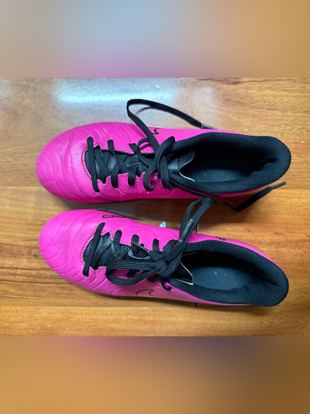 Nike Kids Fuchsia Pink and Black Lace-Up cleats